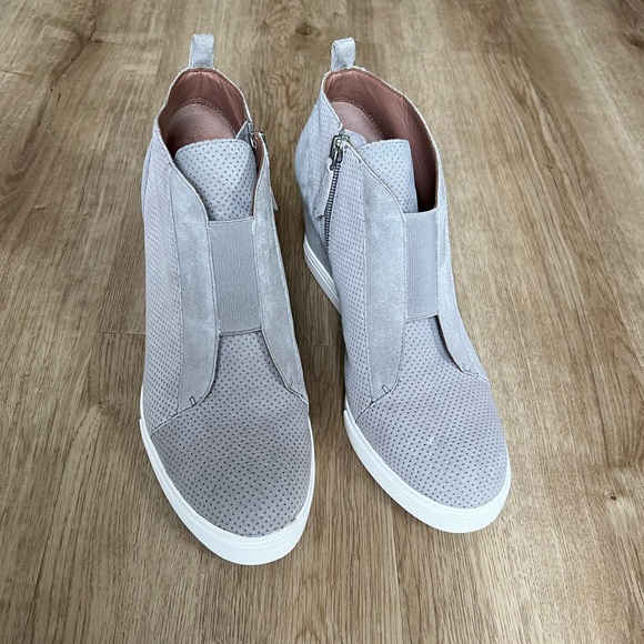 Linea Paolo Wedge Sneaker Light Grey - Picture 2 of 8